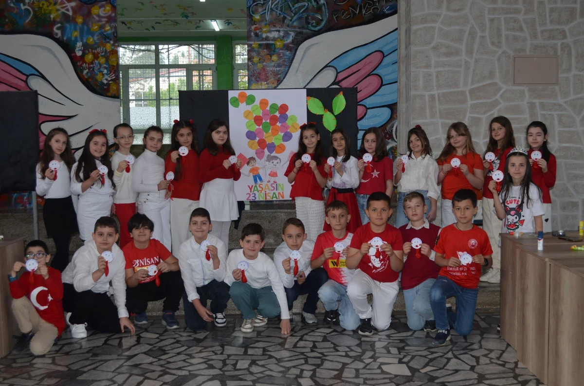 &Uuml;sk&uuml;p&rsquo;te 23 Nisan ruhu: K&uuml;&ccedil;&uuml;k ellerin &ccedil;izdiği b&uuml;y&uuml;k d&uuml;nya!