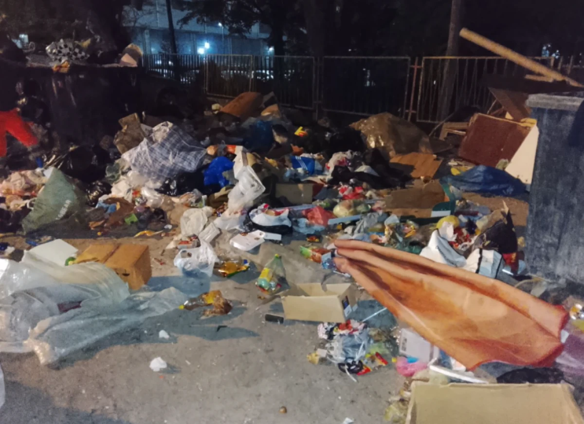 &Uuml;sk&uuml;p&rsquo;te bir haftada 655 metrek&uuml;p ka&ccedil;ak atık temizlendi