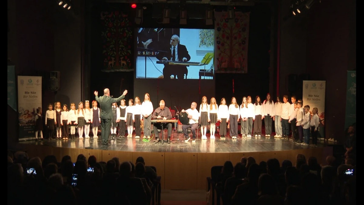 &Uuml;sk&uuml;p&rsquo;te Cumhuriyet Bayramı&rsquo;na &ouml;zel konser: Anadolu&rsquo;nun ezgileri sahneye taşındı