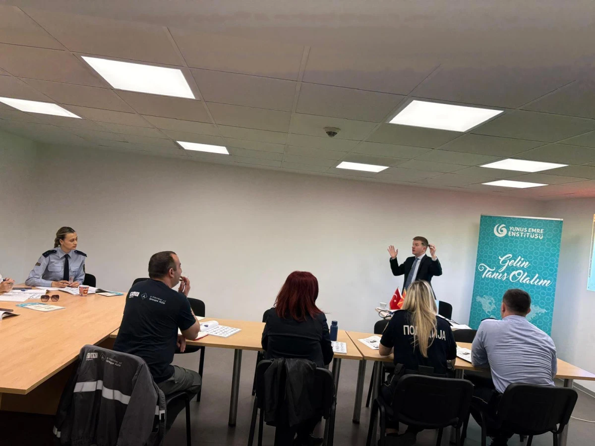 &Uuml;sk&uuml;p&rsquo;te havaalanı personeline T&uuml;rk&ccedil;e eğitimi başladı