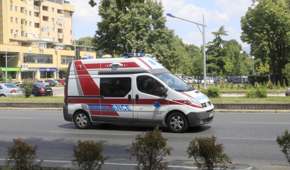 &Uuml;sk&uuml;p&rsquo;te iki otomobil &ccedil;arpıştı: D&ouml;rt yaralı, bir kişinin durumu ağır