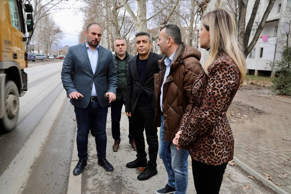 &Uuml;sk&uuml;p'te Mithat Fraşeri Bulvarı yenileniyor