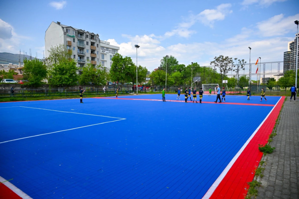 &Uuml;sk&uuml;p'te Vardar kıyısındaki spor sahaları yenilendi