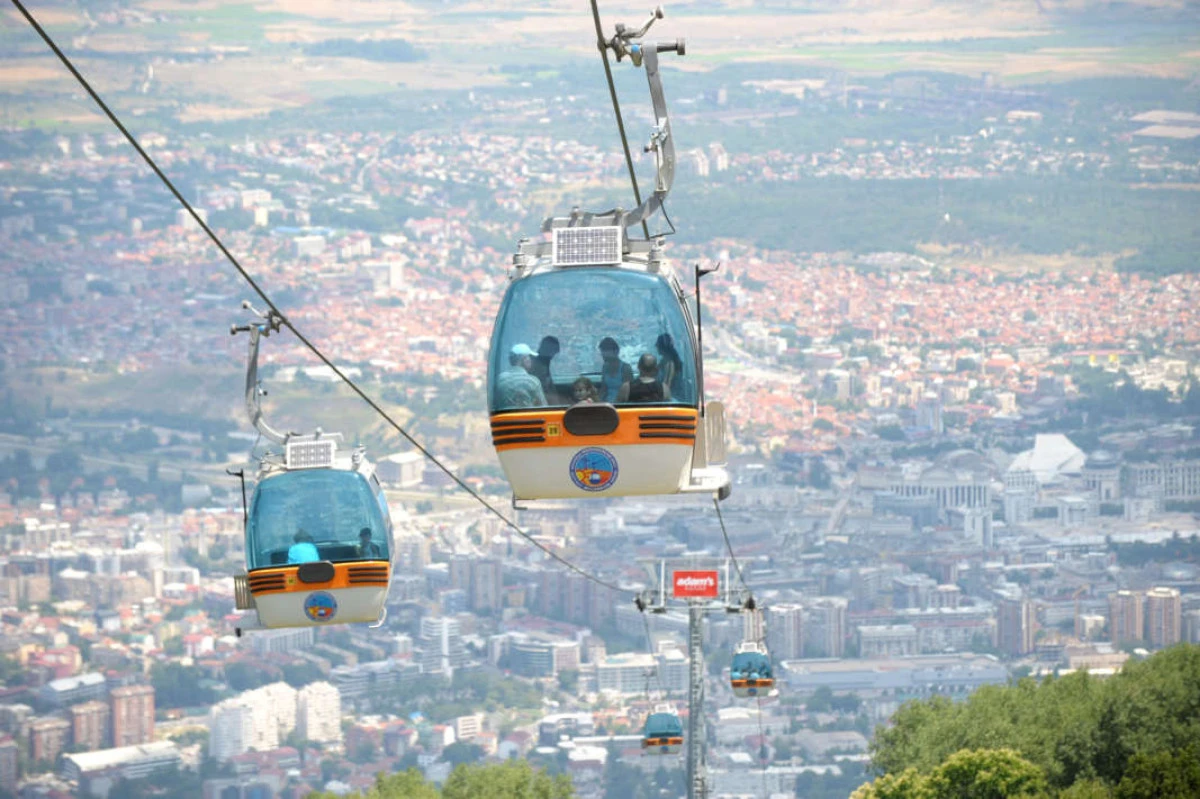 &Uuml;sk&uuml;p'te Vodno teleferiği d&ouml;rt aydır kapalı, onarım başlamadı