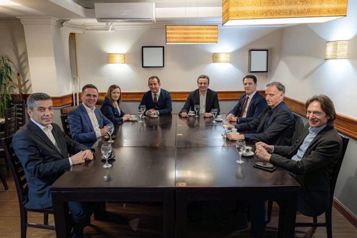 VLEN'den Kosova Ziyareti: Meciti ve Kasami; Kurti ile Priştine'de buluştu