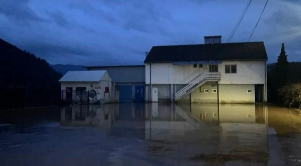 Yağmurdan en &ccedil;ok etkilenen b&ouml;lgeler Kır&ccedil;ova, Kalkandelen ve Saray