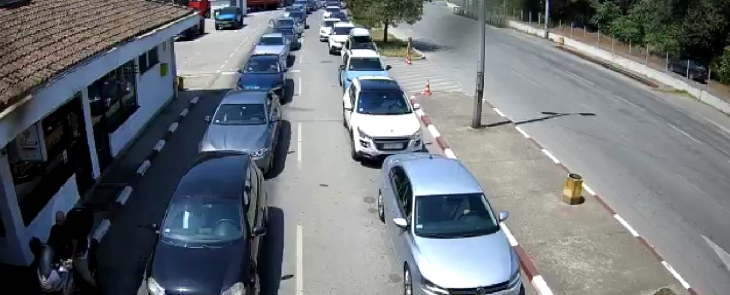Yunanistan sınırında hafta sonu yoğunluğu: Doyran&rsquo;da bekleme bir saati buldu