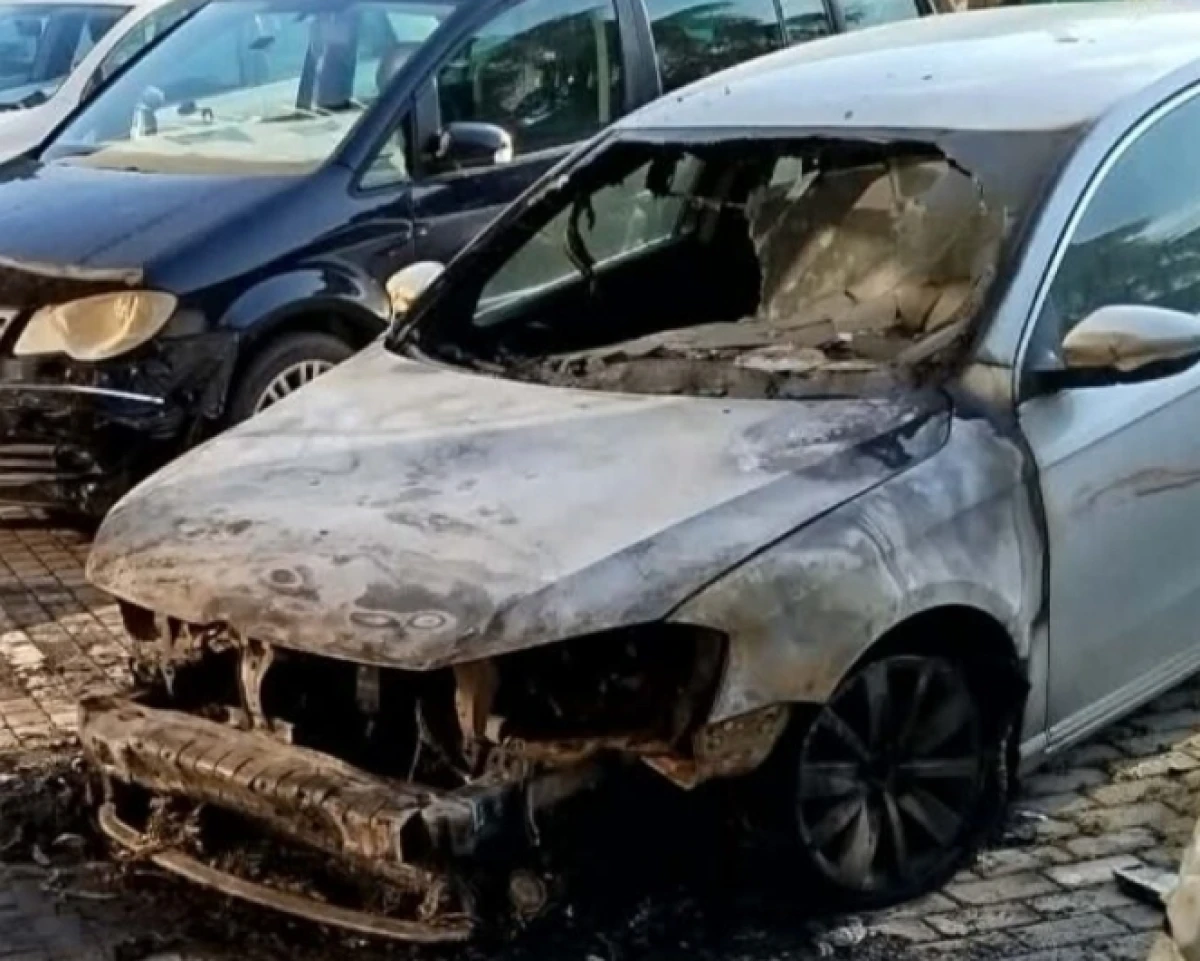 Zimmet su&ccedil;lamasıyla yargılanan hakimin aracı kundaklandı ş&uuml;phesi