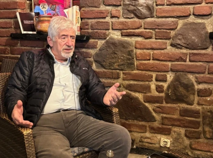 Avni Abdullah: "Gazetecilik zevkti, şimdi yalnızlık"